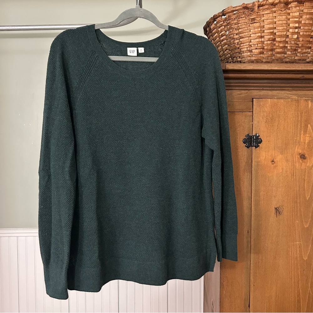 GAP Women's Forest Green Crew Neck Sweater with Split Hem